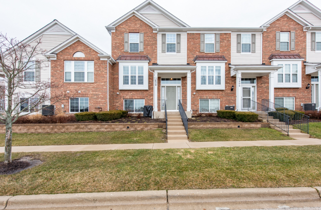 3408 Neubauer Circle in Lindenhurst, IL - Building Photo