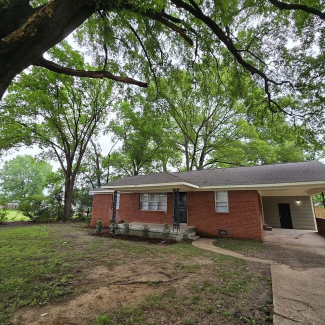 property at 3226 Dogwood Ln