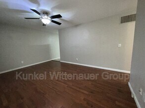 801 W Nixon Dr in O'Fallon, IL - Building Photo - Building Photo