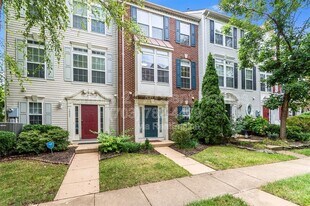 1030 Harrison Cir in Alexandria, VA - Building Photo