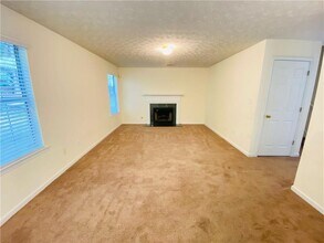 5528 Silver Springs Dr in Sugar Hill, GA - Building Photo - Building Photo