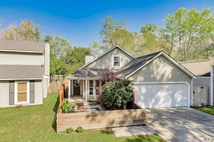 9221 Fox Run Ave in Baton Rouge, LA - Building Photo