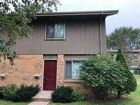 912 W MacArthur Ave, Unit 912 W. MacArthur Ave in Eau Claire, WI - Building Photo