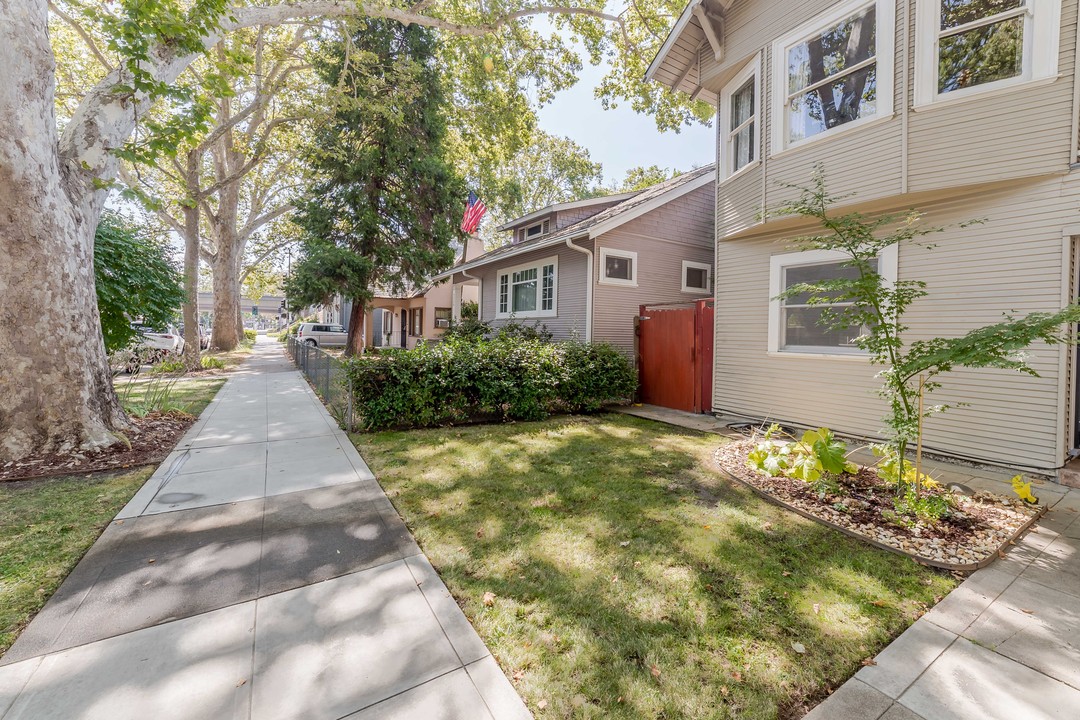 F Street Fourplex in Sacramento, CA - Building Photo