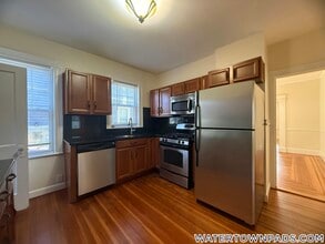 93 Hillside Rd, Unit 2 in Watertown, MA - Building Photo - Building Photo