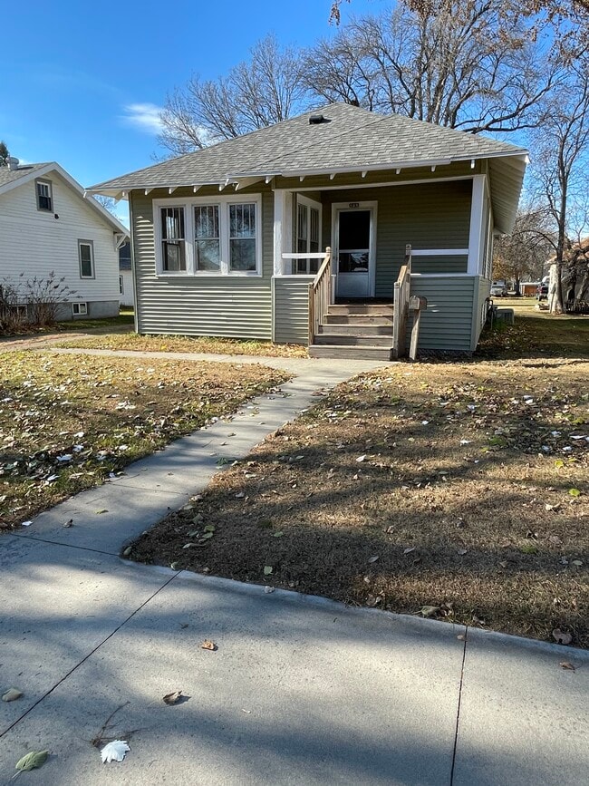 property at 605 2nd St SE