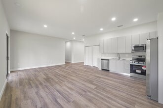 827 Carpenter St E in Lehigh Acres, FL - Building Photo - Building Photo