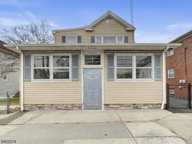 property at 27 Honiss St