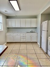 702 W Main St, Unit Apartment 2 in Jonesborough, TN - Foto de edificio - Building Photo