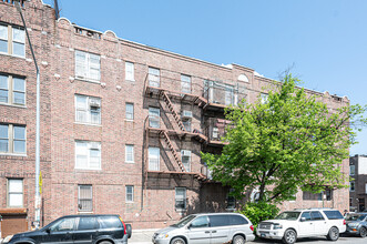 4002 16th Ave in Brooklyn, NY - Building Photo - Building Photo