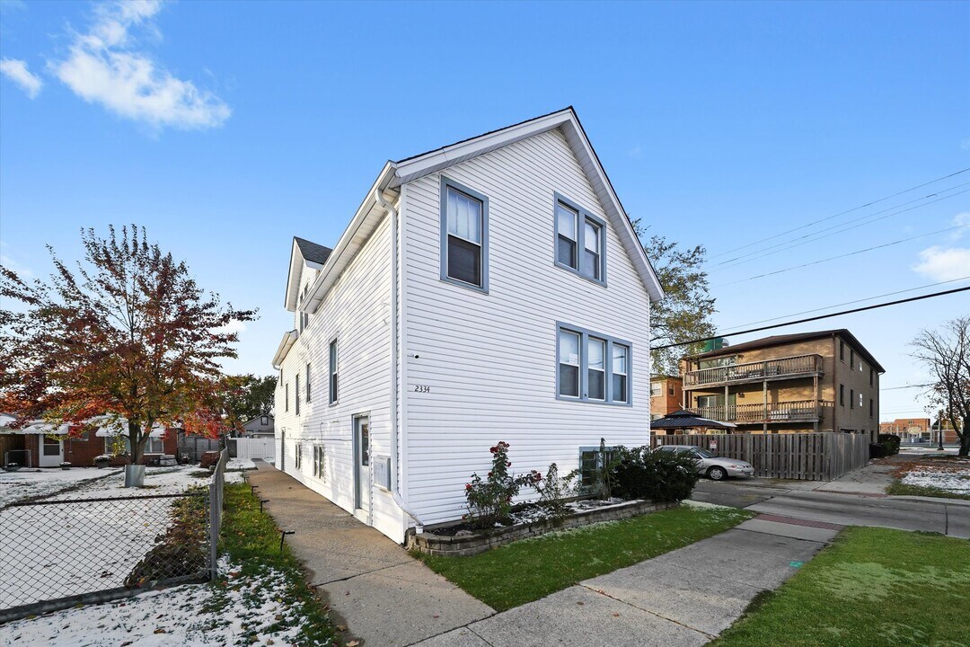 2334 N 74th Ave in Elmwood Park, IL - Building Photo