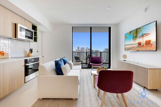 601 NE 1st Ave in Miami, FL - Building Photo - Building Photo