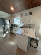 3224 W Houston St in San Antonio, TX - Building Photo - Building Photo