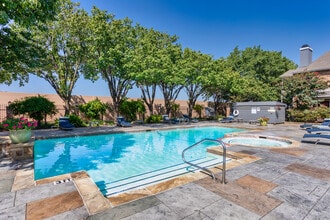 Avalon Villas in Irving, TX - Building Photo - Building Photo