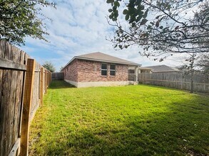 1418 Walden Pond Dr in Pflugerville, TX - Building Photo - Building Photo