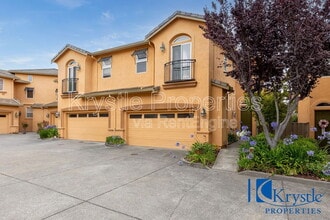 7709 Crown Heights Ct in Vallejo, CA - Building Photo - Building Photo