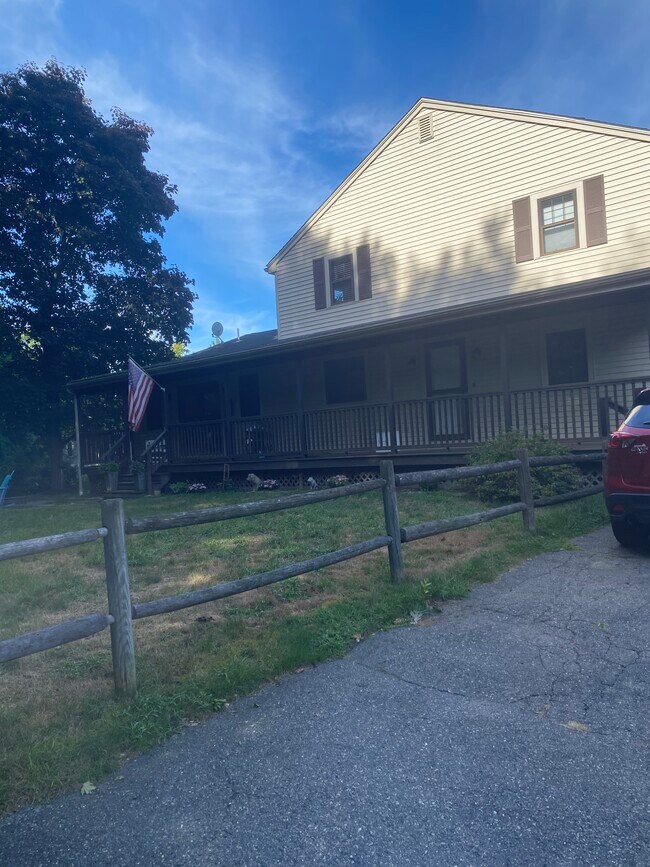 43 Johnson Plz Apartments and Nearby Auburndale Apartments For Rent