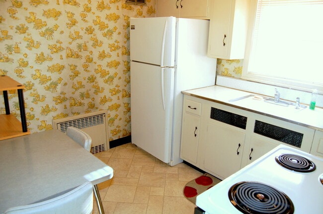 150 6th St, Unit 3 in Fairview, NJ - Foto de edificio - Building Photo