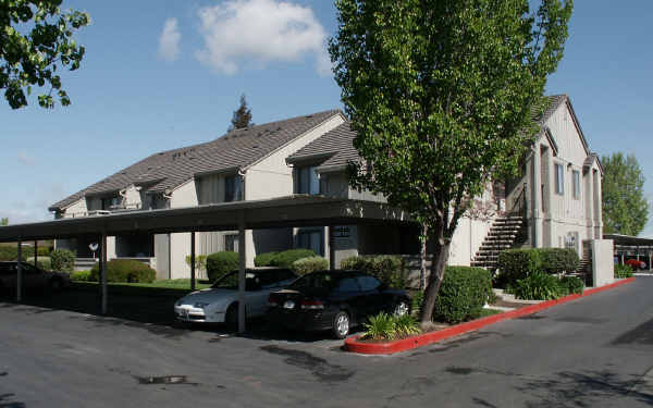 Lakeview Condominiums in Pittsburg, CA - Building Photo - Building Photo