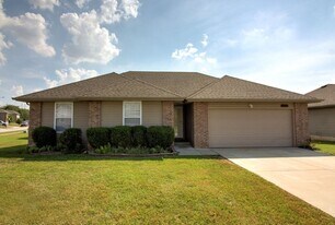 2444 W Brook Ridge St in Springfield, MO - Building Photo