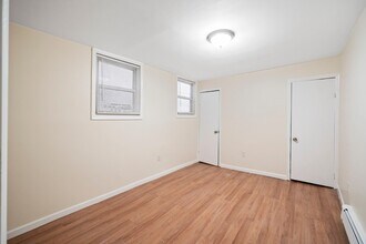687 Summit Ave in Jersey City, NJ - Building Photo - Building Photo