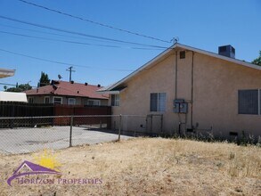 381 Las Palmas Ave in Sacramento, CA - Building Photo - Building Photo