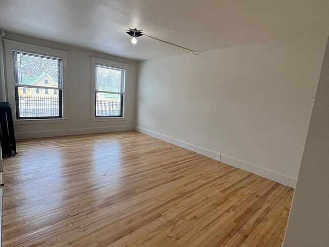 248-250 N Main St in Concord, NH - Foto de edificio - Building Photo