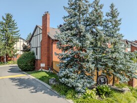 3360 Council Ring Rd in Mississauga, ON - Building Photo