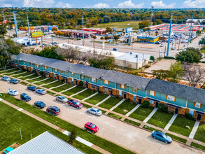 Candlewood Apartments in Garland, TX - Foto de edificio - Building Photo