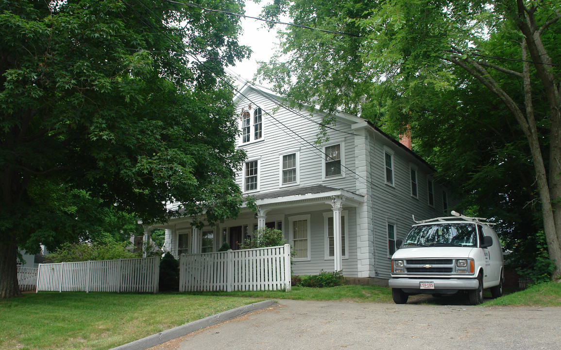 19 Central St in Georgetown, MA - Building Photo