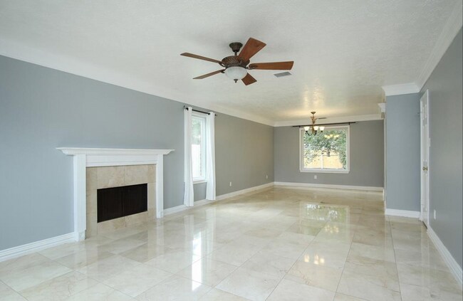 12226 Paddock Way in Houston, TX - Building Photo - Building Photo