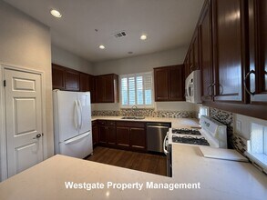 1920 Winchester Ln in Petaluma, CA - Building Photo - Building Photo