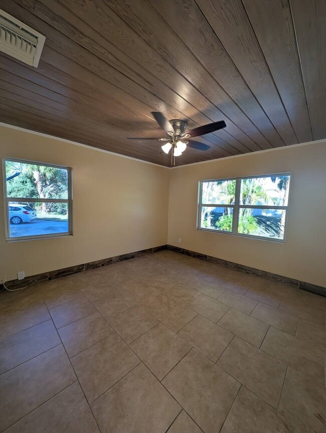 property at 815 NW River Shores Blvd