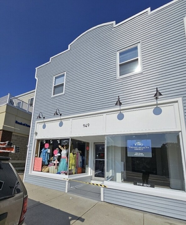 949 Main St in Walpole, MA - Building Photo