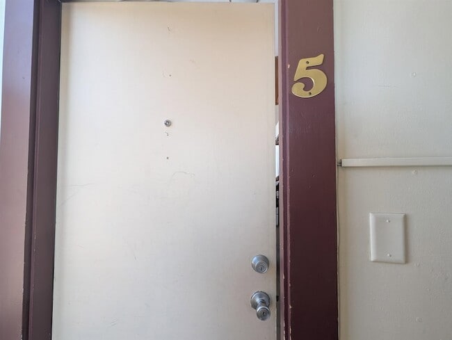 145 Main St, Unit 5 in Newmarket, NH - Foto de edificio - Building Photo