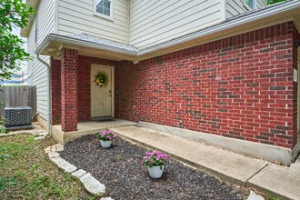1582 Parkfield Cir in Round Rock, TX - Building Photo - Building Photo