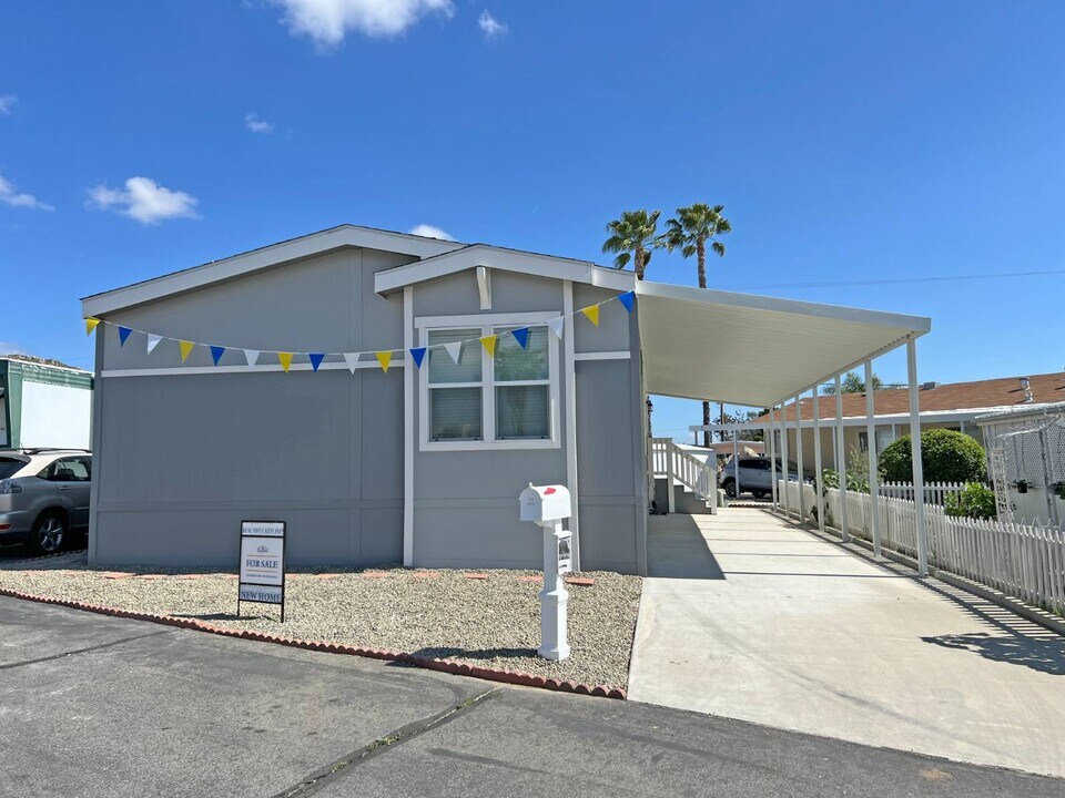 1700 S State St in Hemet, CA - Building Photo