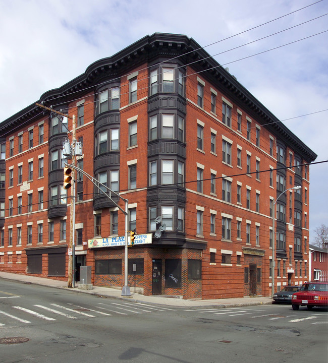 129 Sargeant St in Holyoke, MA - Foto de edificio