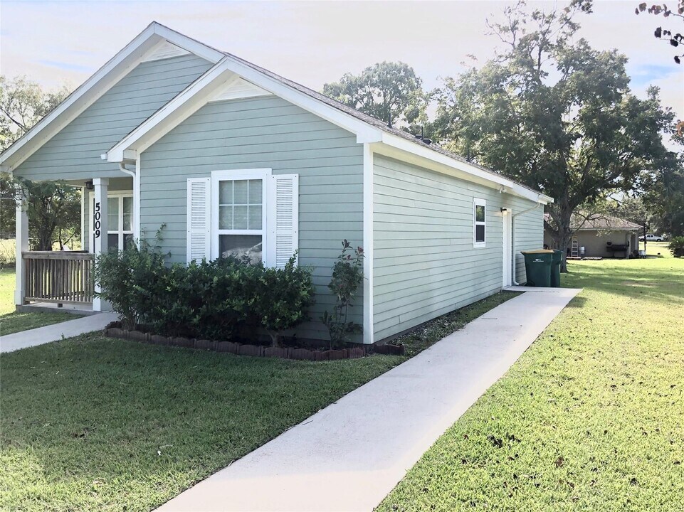 5009 Lawndale St in La Marque, TX - Foto de edificio