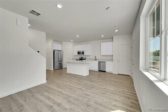 427 Condor Wy in Johnstown, CO - Building Photo - Building Photo