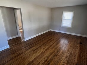 1002 Meadow Hill Rd in Louisville, KY - Building Photo - Building Photo
