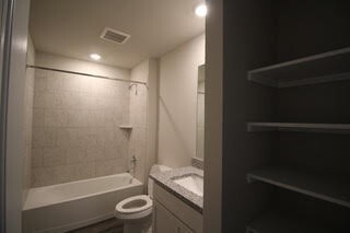 206 Barton Crk in Huntsville, TX - Building Photo - Building Photo