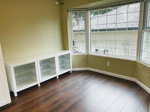 13725 NE 87th St in Redmond, WA - Building Photo - Building Photo