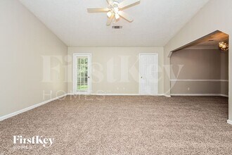 646 Woodknoll Ct in Jonesboro, GA - Foto de edificio - Building Photo