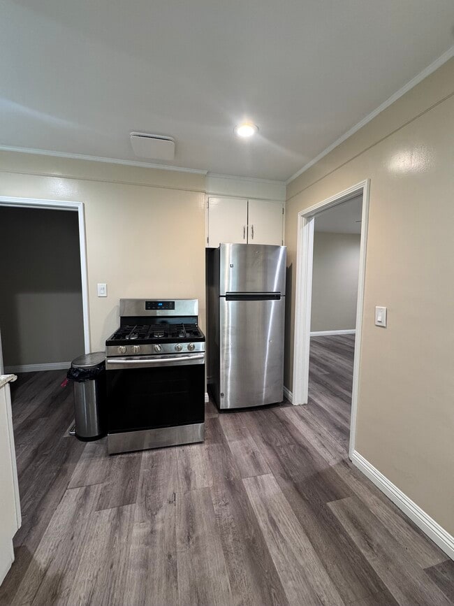 property at 725 N Mariposa St