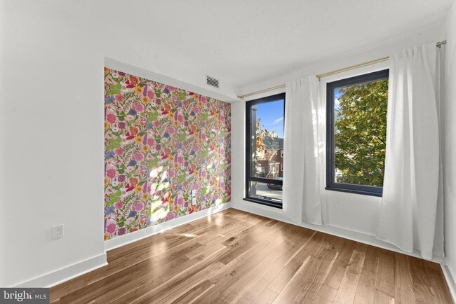 property at 1536 N Scott St