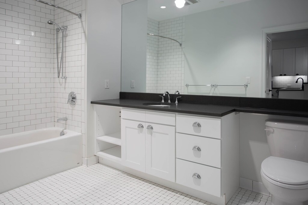 Greybarn Amityville Apartments in Amityville, NY