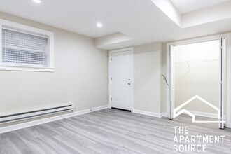 726 W Roscoe St, Unit SGDN in Chicago, IL - Building Photo - Building Photo