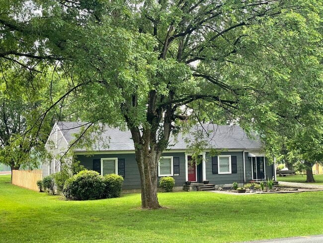 221 Parkview Ave in Bardstown, KY - Building Photo - Building Photo