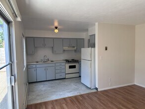 343 SE 81st Ave, Unit 343 in Portland, OR - Foto de edificio - Building Photo